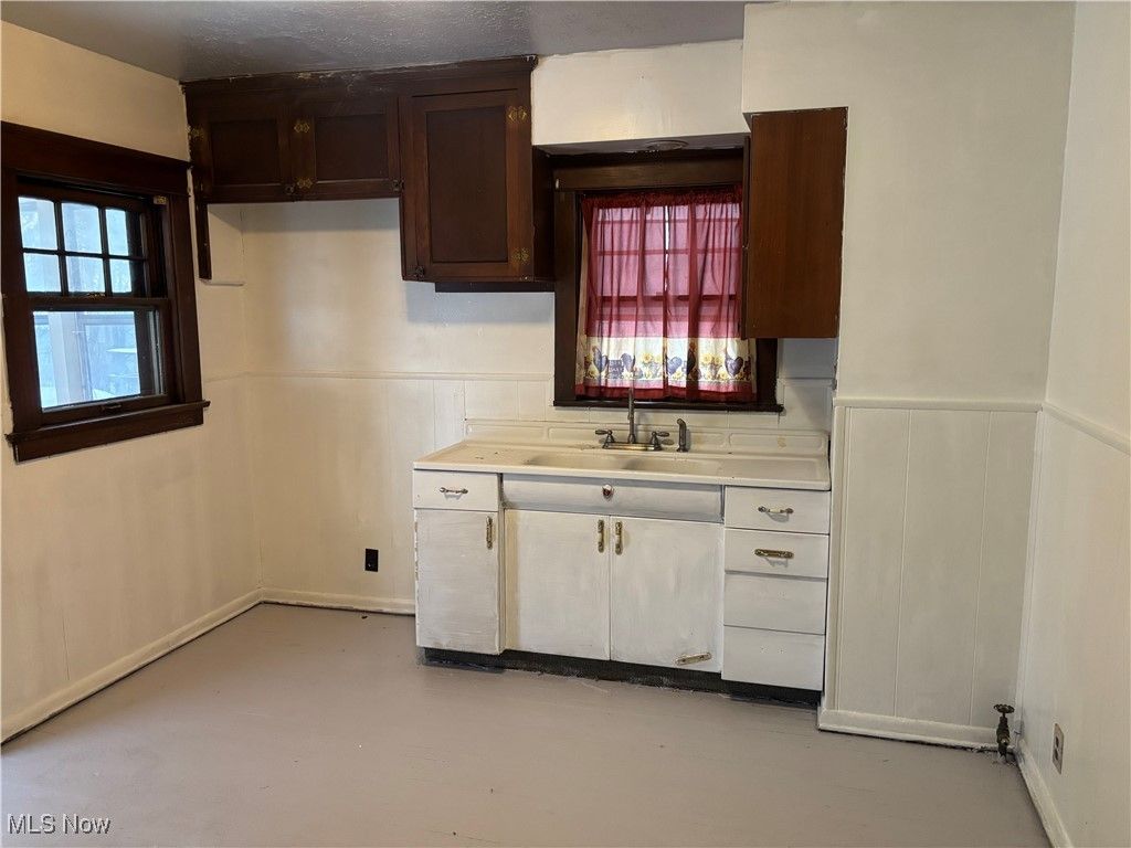 Photo of 365 Marmion Avenue, Youngstown, OH 44507 (MLS # 5180392)