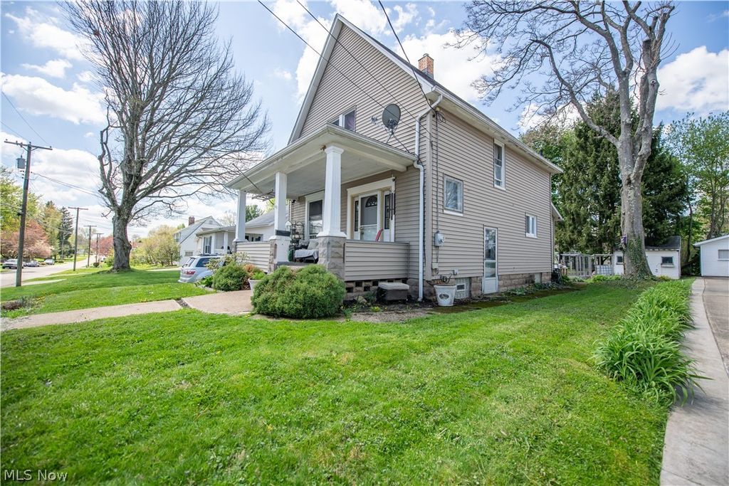 Photo of 2605 Demington Avenue NW, Canton, OH 44708 (MLS # 5200046)