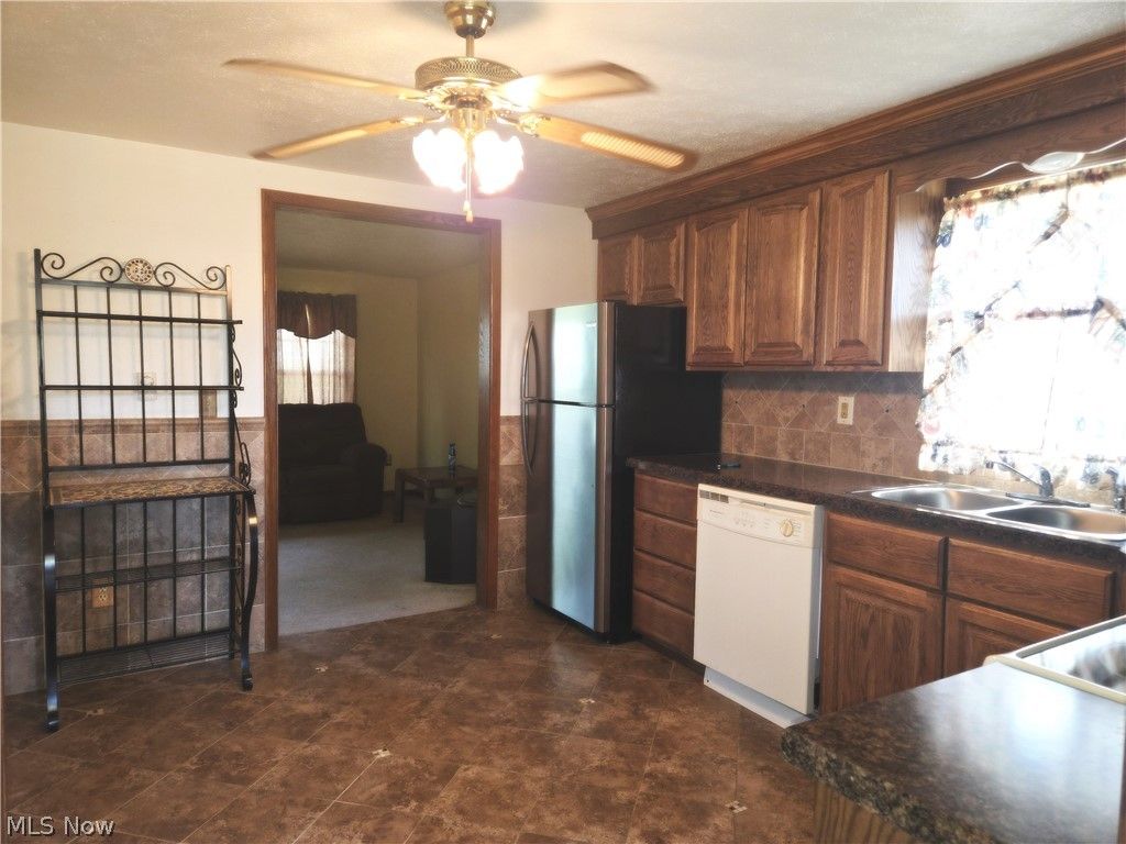 Photo of 16763 Kinsman Road, Middlefield, OH 44062 (MLS # 5204350)