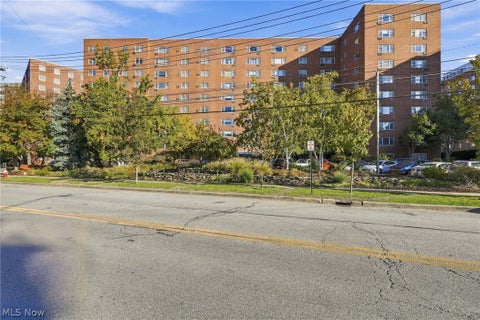 Tiny photo for 11820 Edgewater Drive #513, Lakewood, OH 44107 (MLS # 5255498)