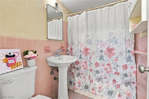 Tiny photo for 11820 Edgewater Drive #513, Lakewood, OH 44107 (MLS # 5255498)