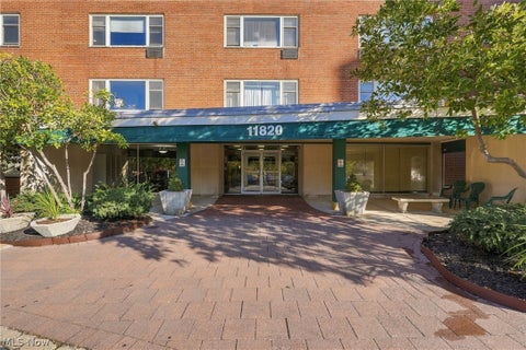 Photo of 11820 Edgewater Drive #513, Lakewood, OH 44107 (MLS # 5255498)