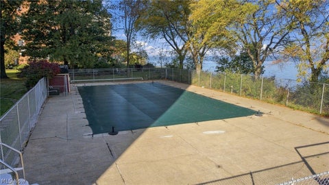 Tiny photo for 11820 Edgewater Drive #513, Lakewood, OH 44107 (MLS # 5255498)
