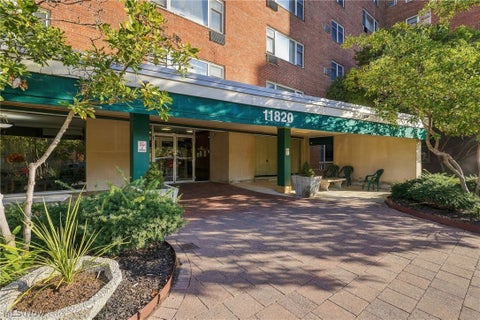 Tiny photo for 11820 Edgewater Drive #513, Lakewood, OH 44107 (MLS # 5255498)