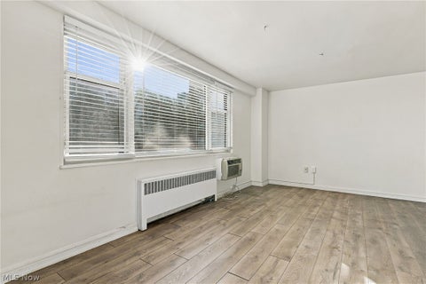 Tiny photo for 11820 Edgewater Drive #513, Lakewood, OH 44107 (MLS # 5255498)