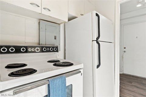 Tiny photo for 11820 Edgewater Drive #513, Lakewood, OH 44107 (MLS # 5255498)