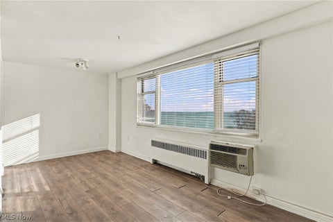 Tiny photo for 11820 Edgewater Drive #513, Lakewood, OH 44107 (MLS # 5255498)