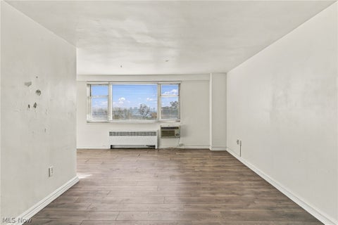 Tiny photo for 11820 Edgewater Drive #513, Lakewood, OH 44107 (MLS # 5255498)