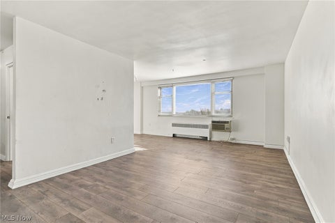 Tiny photo for 11820 Edgewater Drive #513, Lakewood, OH 44107 (MLS # 5255498)