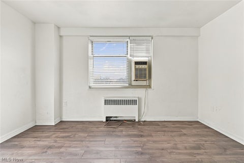 Tiny photo for 11820 Edgewater Drive #513, Lakewood, OH 44107 (MLS # 5255498)