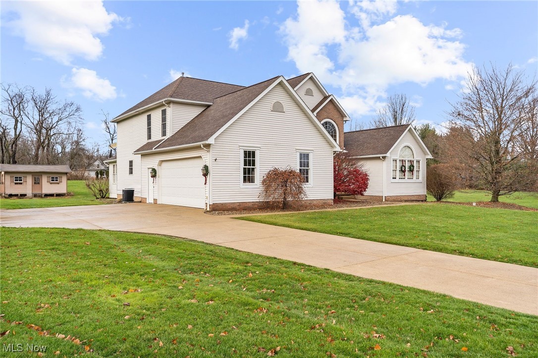 9645 Cherry Hills Drive, Canfield, Ohio image 2