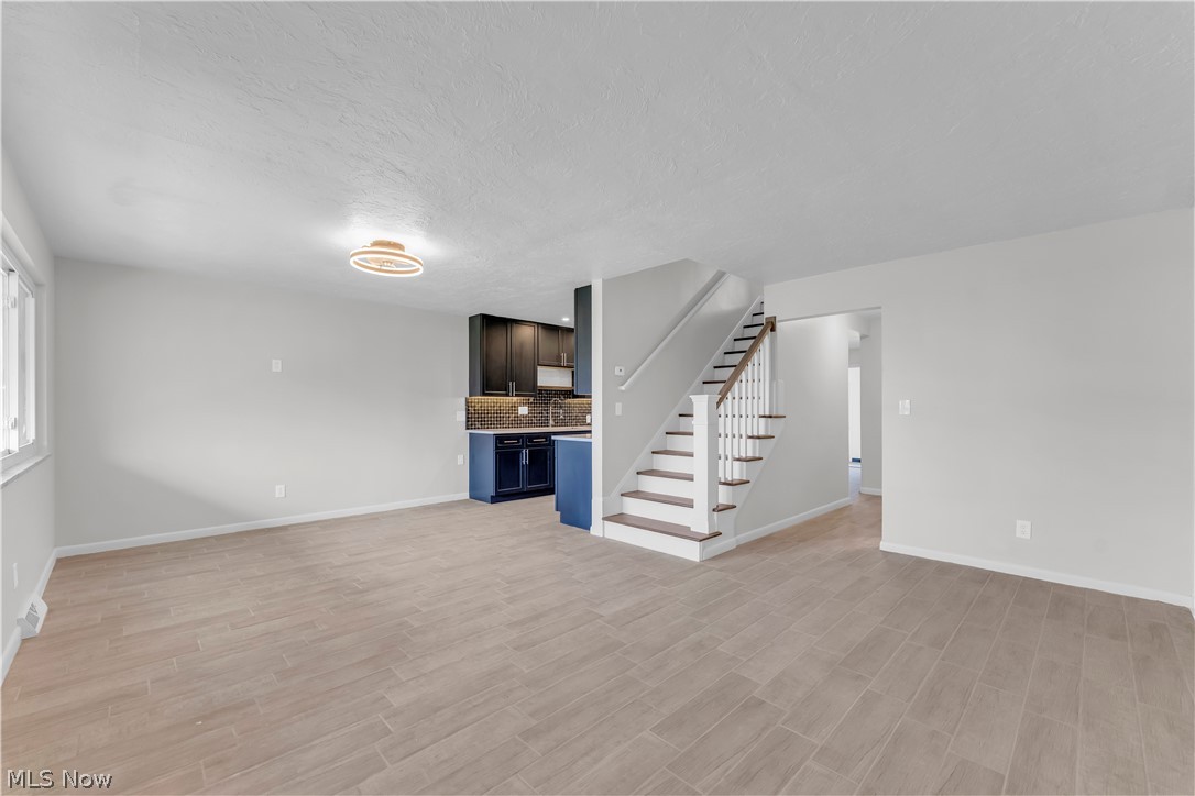 Country Club Condo - Residential