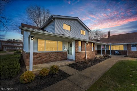 Condo For Sale - 25515 Clubside Boulevard #0012<br/> North Olmsted, OH 44070