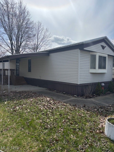 214 Hickory Circle, Elyria, Ohio image 2