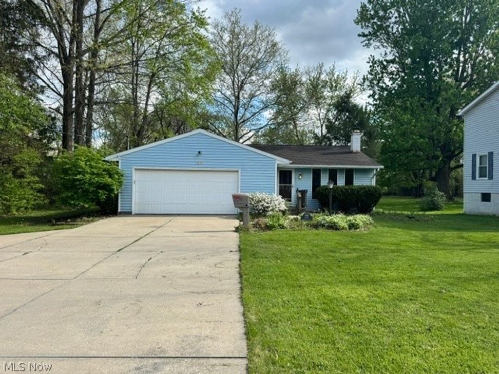 Photo of 525 Champion Avenue W, Warren, OH 44483 (MLS # 5207325)