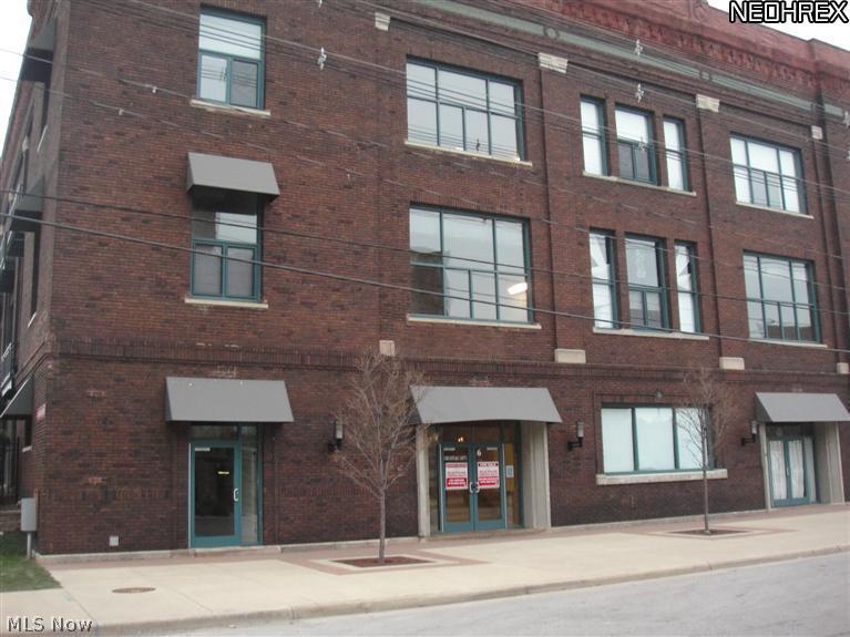 Come to enjoy the Chesapeake Lofts - the new city Marina and Dockside Café. Dark wood floor, high grade carpet in bedrooms and granite counters. Raised panel and high end quality cabinets. Washer and dryer in condo. Stainless appliances. Close to all the activities downtown.