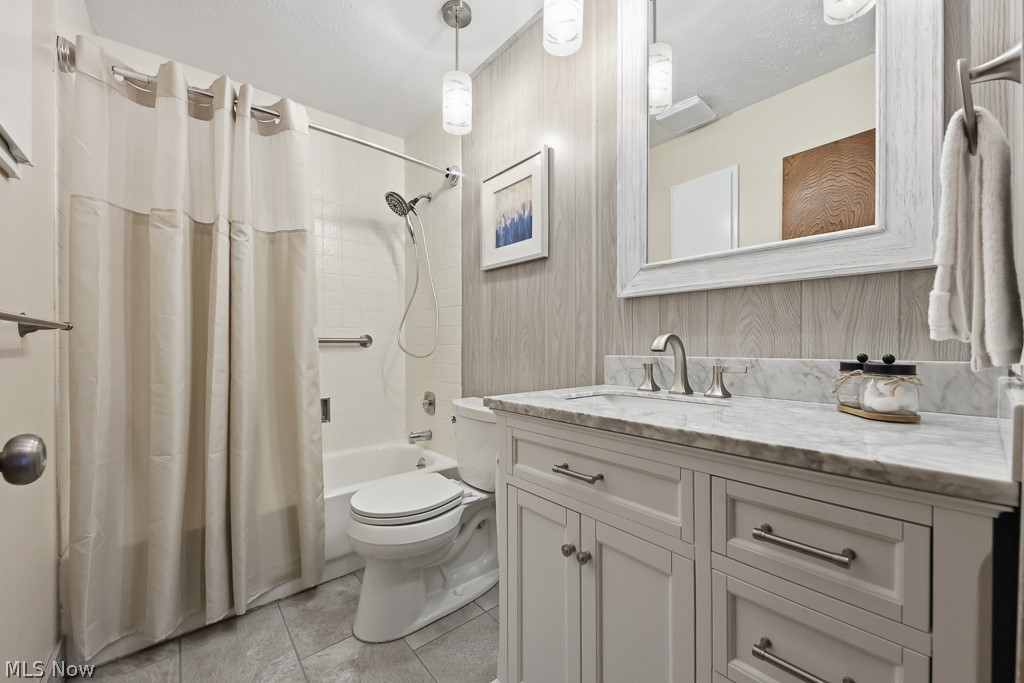 Meadows Condo - Residential