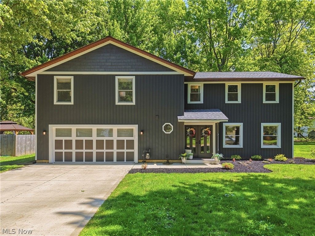 Photo of 6813 Palmerston Drive, Mentor, OH 44060 (MLS # 5208197)
