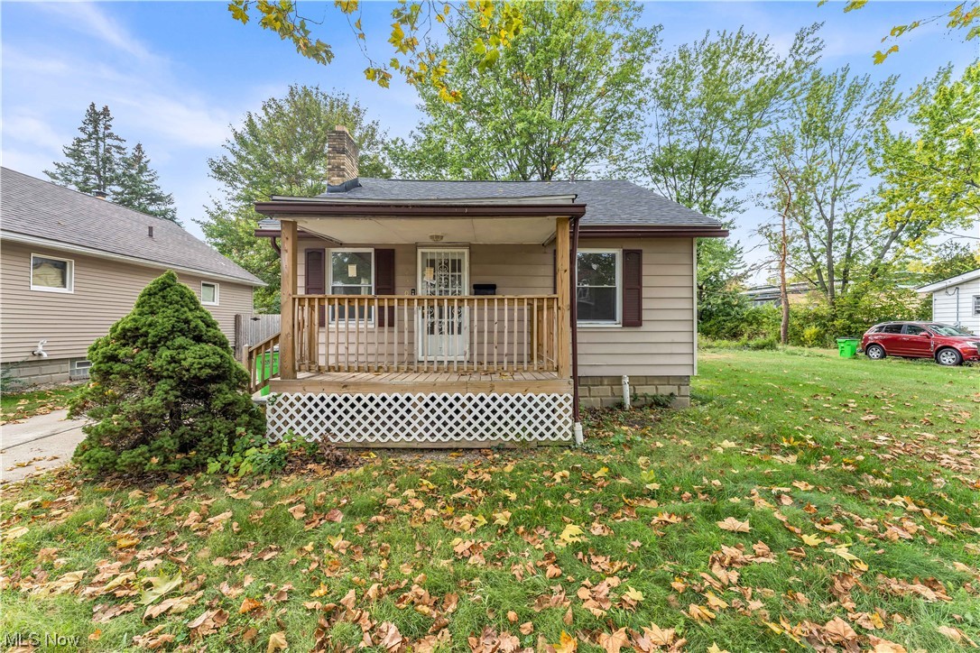 1520 E 219th St. Euclid - Spacious 2 bed 1 bath home! //
$995 rent / $995 deposit //
$49 application fee per adult //
NO SMOKING //
1 time $129 non-refundable setup fee paid at lease signing //
$30/month required resident benefit package; can include personal property/liability insurance for an additional $5/month for $35/month total.
All applicants are required to fill out a PetScreening application, found on our website/app before being processed. Even if you have NO pets - this app must be filled out. 1-2 pets OK w/ approved PetScreening & PetFee (Some breed restrictions apply). 1 time, non-refundable pet fee of $200-500 per animal applies to all pets & must be paid prior to or when you pay your 1st month rent. (No fee for qualified assistance animals) //
Our application is processed through secure site: Findigs. They require ID & income verification. Without this, your app will not be processed. They offer 24/7 chat support on their app directly if you have any ques