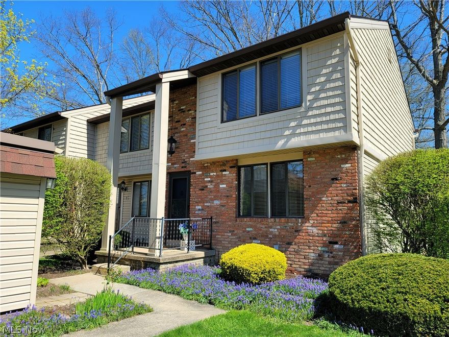 MULTIPLE OFFERS: OFFER DEADLINE FRI, 4/19 @ 7pm. Three bdrm townhouse end uni,t located in the private lake community of Aurora Shores! Kitchen completely remodeled in 2011. New fridge 2020. New dishwasher 2021. New living room carpet 2019. New vanity in half bath 2011. The master bedroom is huge & has 2 closets (1 walk-in/1 standard).New furnace 2021. New A/C 2021. Rec room in basement was updated in 2024 with new carpet, ceiling & fresh paint. New siding 2016. New patio privacy fence 2016. New roof 2016. Fresh paint 2024 (kitchen/ halls/ half bath/ master bdrm/ office/ basement/ all closet doors). New screens on front windows & front door 2024. All appliances stay, including washer & dryer. 305 acre lake for swimming, boating, fishing, tubing, water skiing, kayaking, & paddling. 2 soft sand beaches, 2 pools. 4 tennis courts, basketball courts, volleyball courts, baseball diamond, game room, 2 playgrounds, marina, party room, & more! Private dock space available for $250 per season. This one won't disappoint!