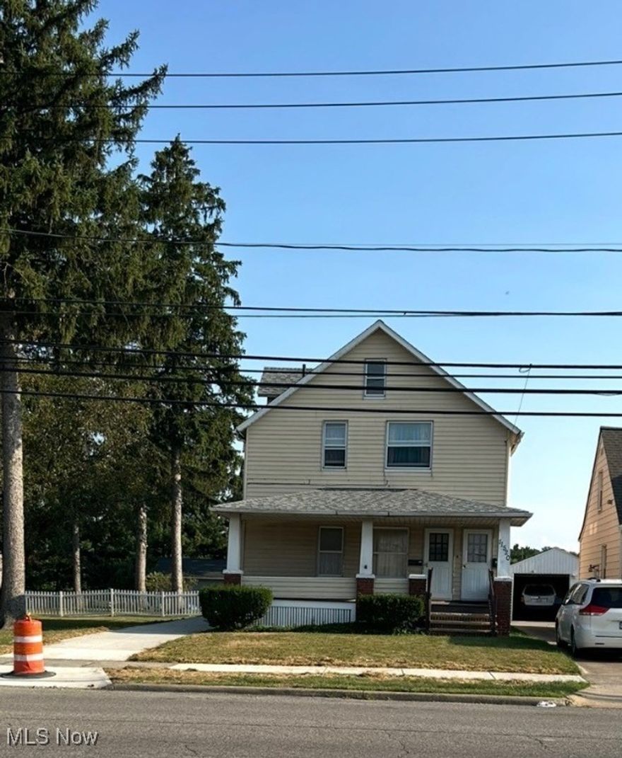 Investment property. Double home features New Garage & Concrete driveway.  Remolded interior. 
Fantastic Purchase.   POS Free done & complete 
24 hr notice to show 
ROI  9.00%

Vacant 
Move in your own tenants or
 Live in one unit / rent out other to pay your mortgage
Absolutely No Video Virtual Showing tours / tenant privacy