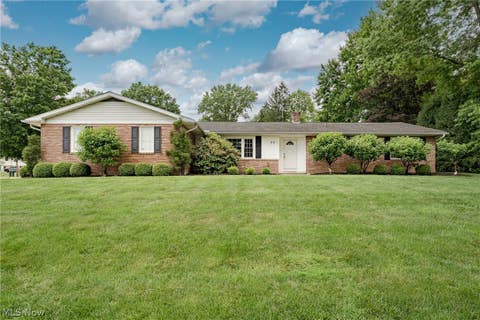 Homes For Sale - 86 Blue Hill Lane<br/> Summit County, Fairlawn, OH 44333