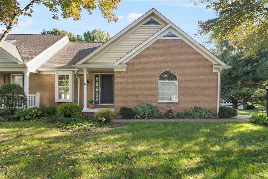 Lovely Bob O Link Villa Condos! Located in quiet cul-de-sac. New A/C and furnace September 2024. Fully equipped kitchen; cabinets with pull out shelving and window seat. "Full" basement with provisions for 3rd bath or 3rd bedroom, workshop or recreation room.
All season sunroom with entrance to deck and backyard with spectacular views. Open floor plan with lots of light.