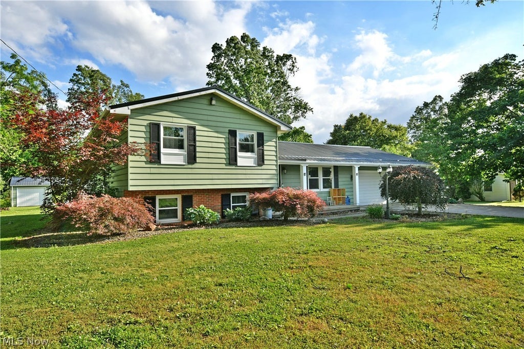 Photo of 2484 Mahan Denman Road, Cortland, OH 44410 (MLS # 5220478)