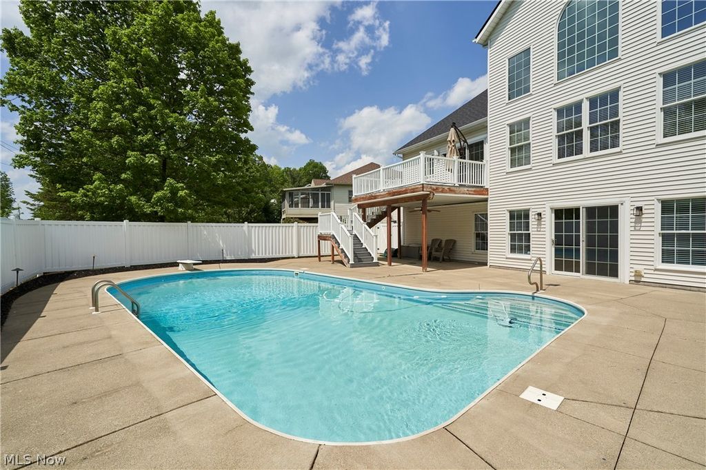 Photo of 929 Hidden Valley Drive, Wadsworth, OH 44281 (MLS # 5211943)