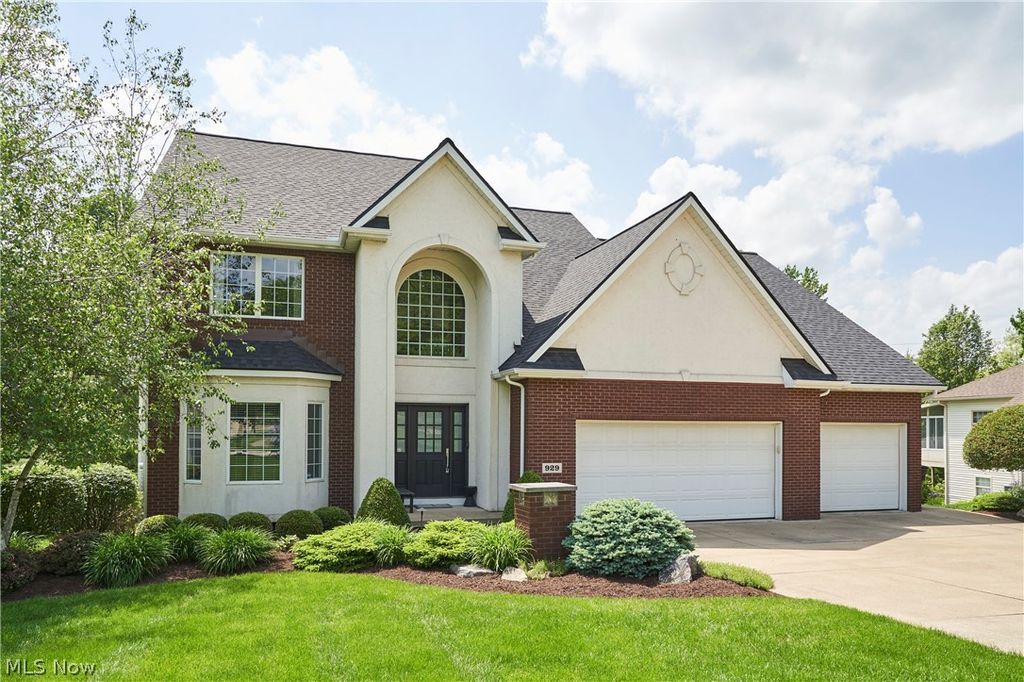 Photo of 929 Hidden Valley Drive, Wadsworth, OH 44281 (MLS # 5211943)