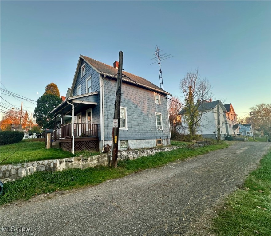 Main image without alt text