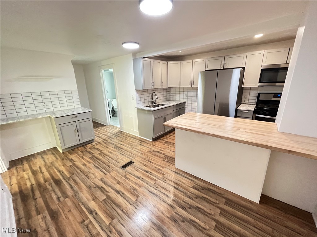 Cleveland, Ohio 44113, United States, 1 Bedroom Bedrooms, ,2 BathroomsBathrooms,Residential,Active,176279