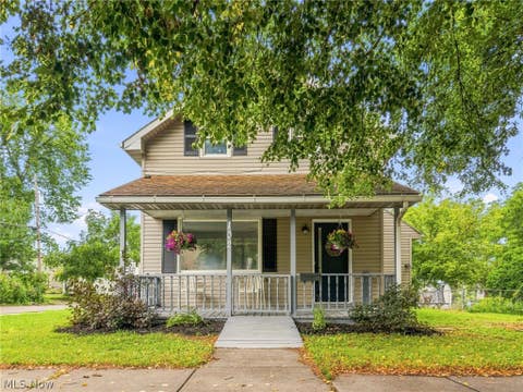 Photo of 102 E Liberty Street, Ashland, OH 44805 (MLS # 5238666)