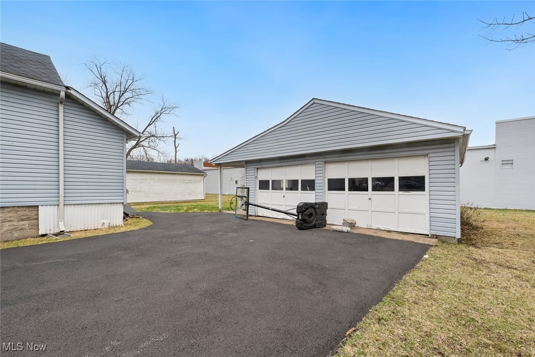 680 Sheffield Road, Sheffield Lake, Ohio image 38