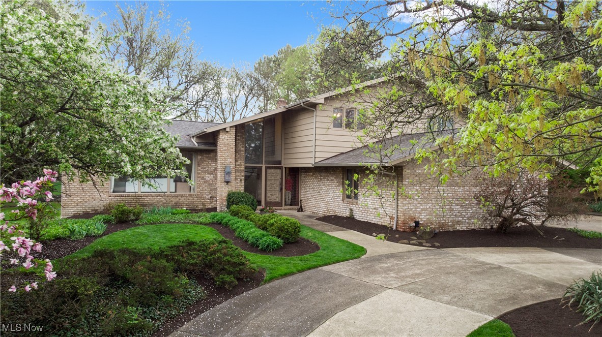 26460 Hendon Road, Beachwood, Ohio image 1