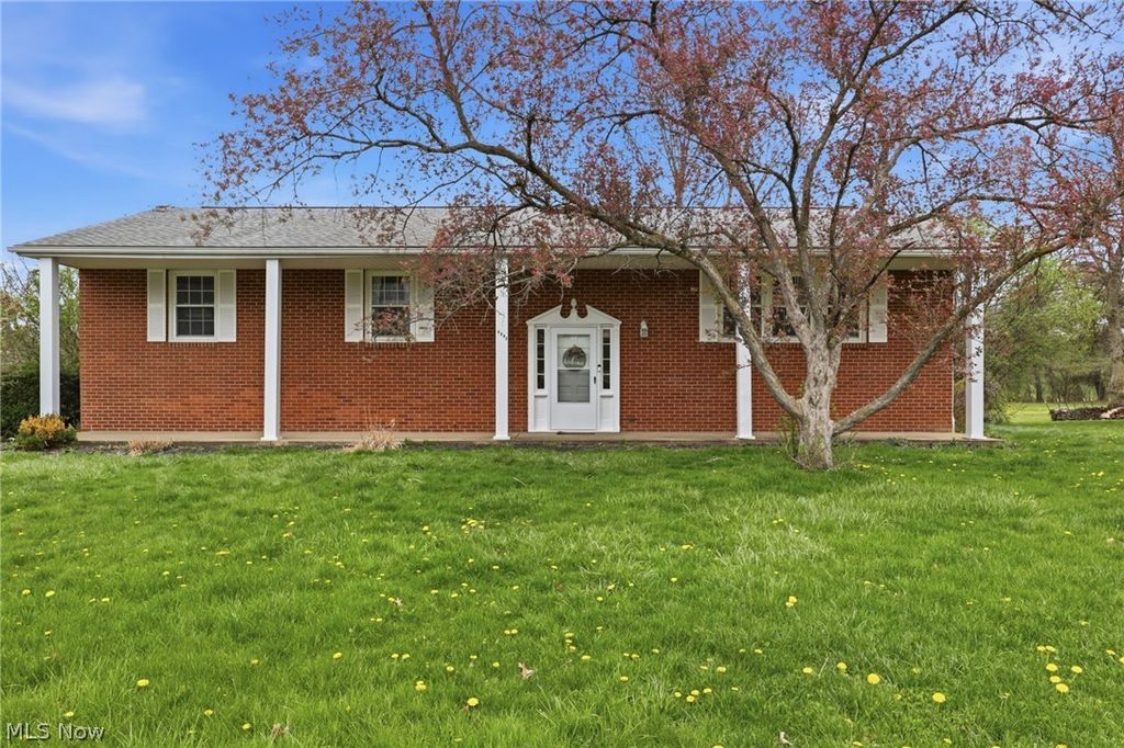 Photo of 3252 Dellwood Avenue NW, Canton, OH 44708 (MLS # 5200750)