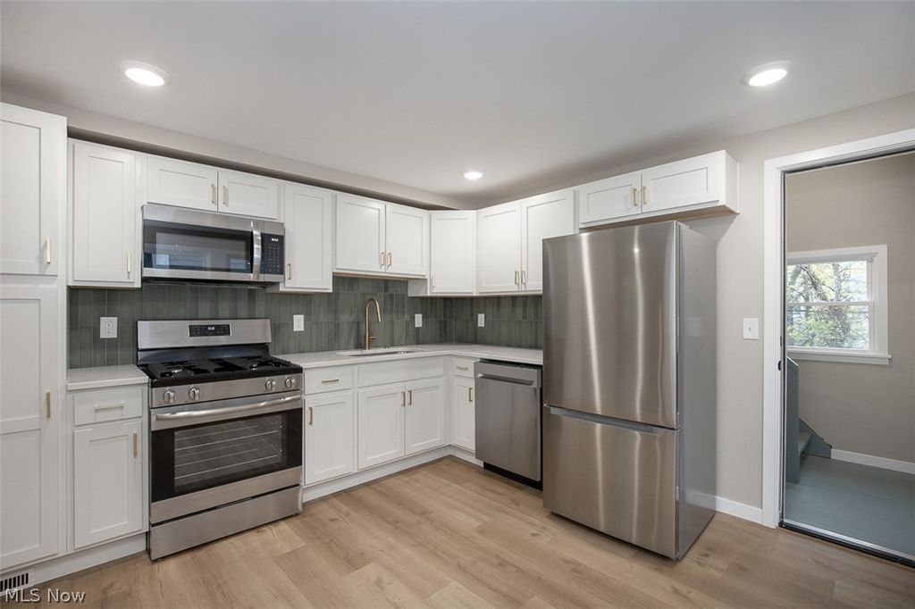 Photo of 1605 Winchester Avenue, Lakewood, OH 44107 (MLS # 5206685)