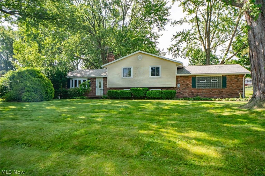 Photo of 942 El Dorado Drive, Akron, OH 44319 (MLS # 5221026)