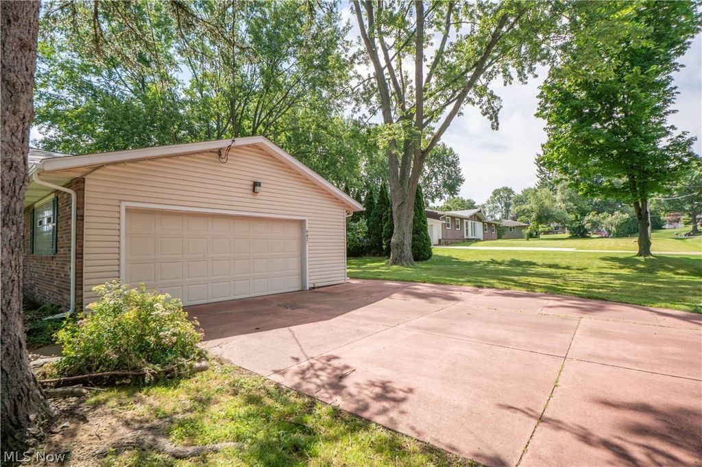 Photo of 942 El Dorado Drive, Akron, OH 44319 (MLS # 5221026)