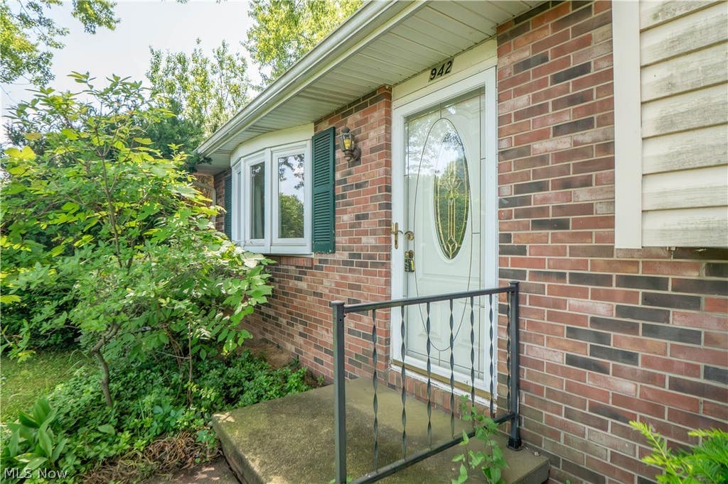 Photo of 942 El Dorado Drive, Akron, OH 44319 (MLS # 5221026)