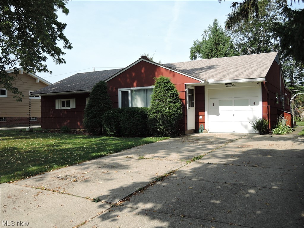 New on Market! This Charming Ranch is in move in condition! With Newer Furnace, Vinyl Windows, Roof (approx 10 Years) and much more. The Family Room has a Cozy Fireplace and over looks the Back Yard. 1 1/2 Baths, First Floor Laundry. Bonus X-tra Room could be small office or Bedroom. Breakfast Bar, Large Living Room
with Built in Book Shelves. Located on a quiet dead end street and within walking distance to the Metroparks. The large back yard has a 18 x 14 Patio, A great Place for a Family Cook Out!