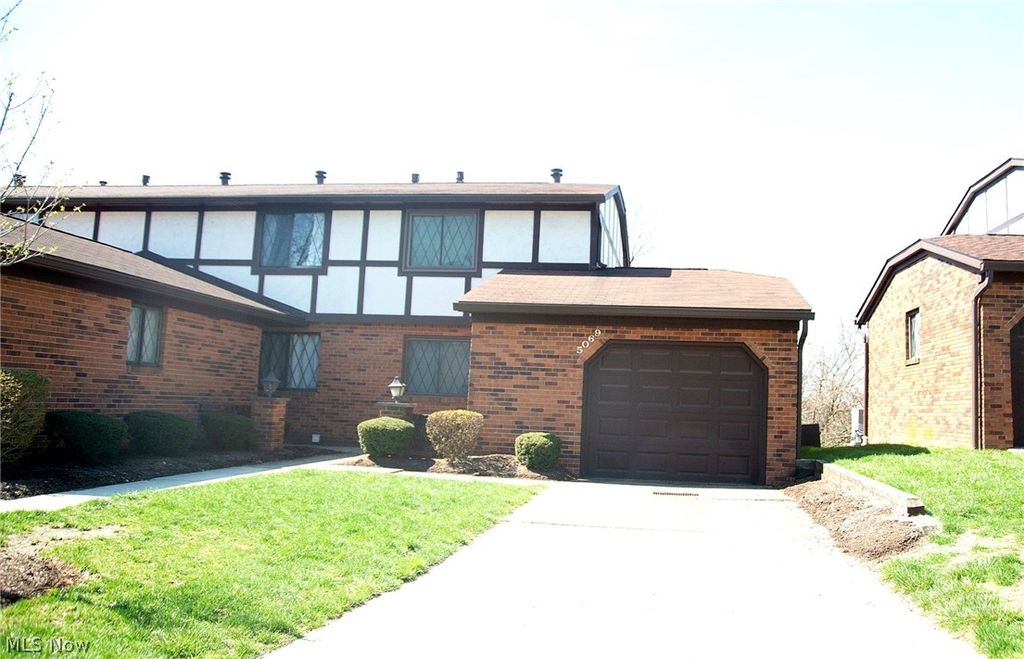 Photo of 5069 Beckenham Court, Columbus, OH 43230 (MLS # 5196986)