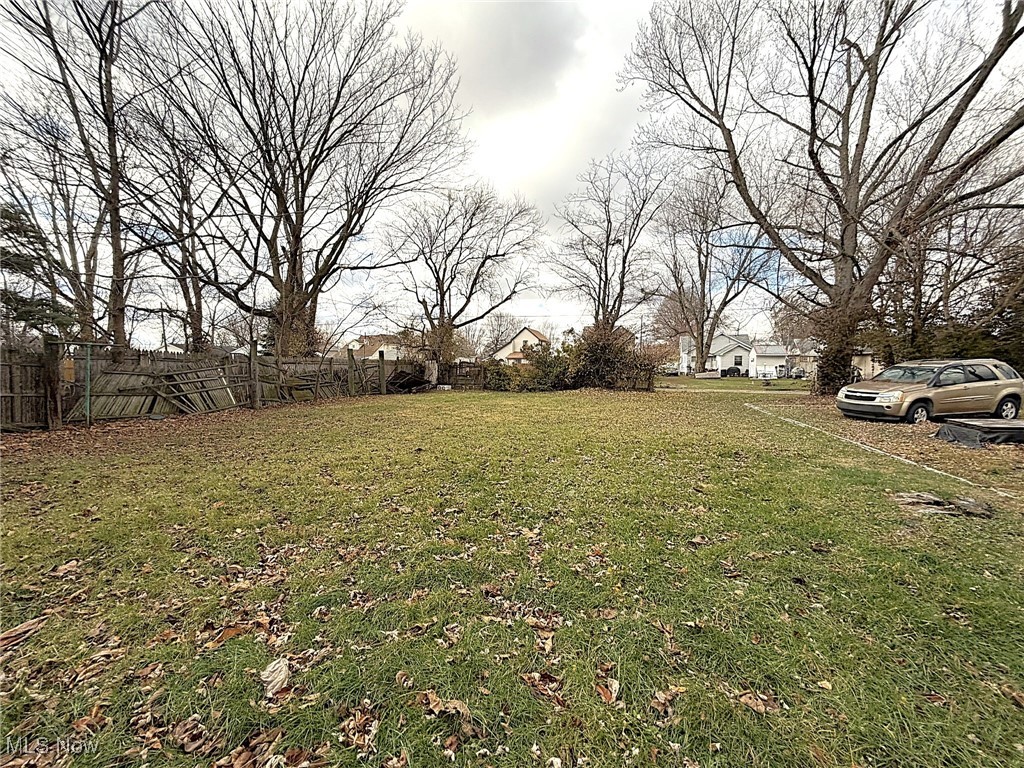 Dr E Ashtons Mapelwood Add - Residential