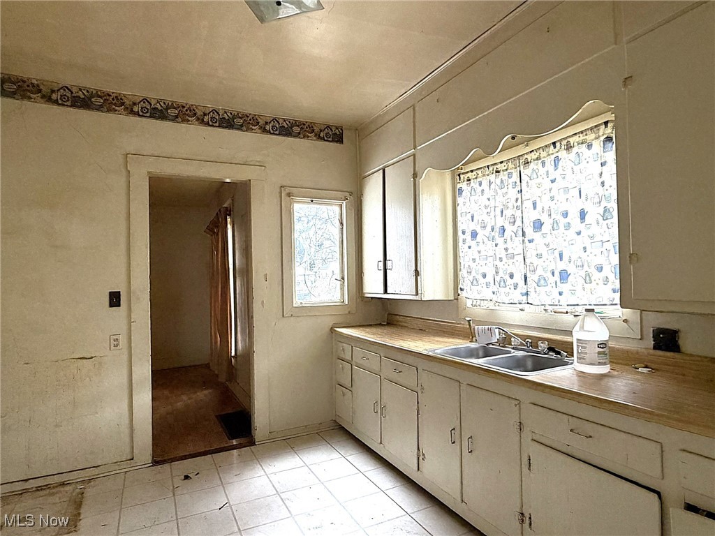 Dr E Ashtons Mapelwood Add - Residential