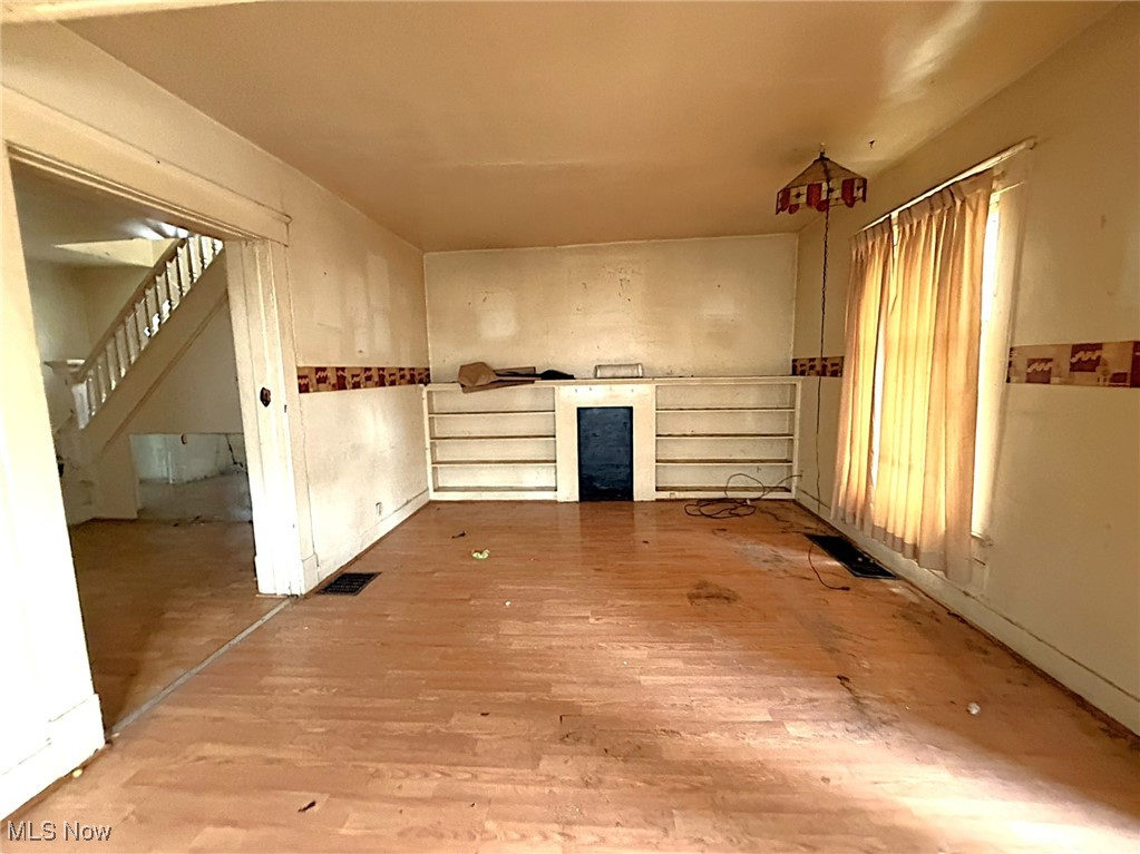 Dr E Ashtons Mapelwood Add - Residential