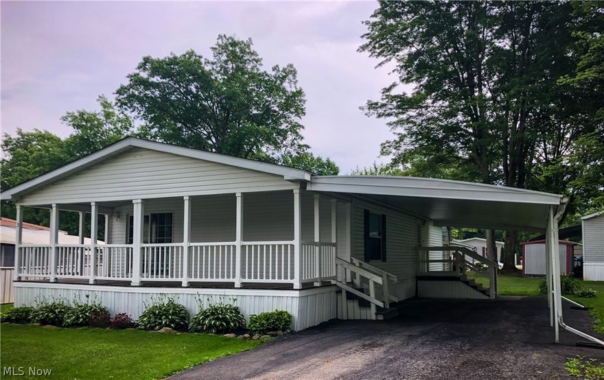 Move In Ready Mobile Home Located in Wyngate Manor. Home featuring 2 bedrooms 2 full baths eat in kitchen and large family room.