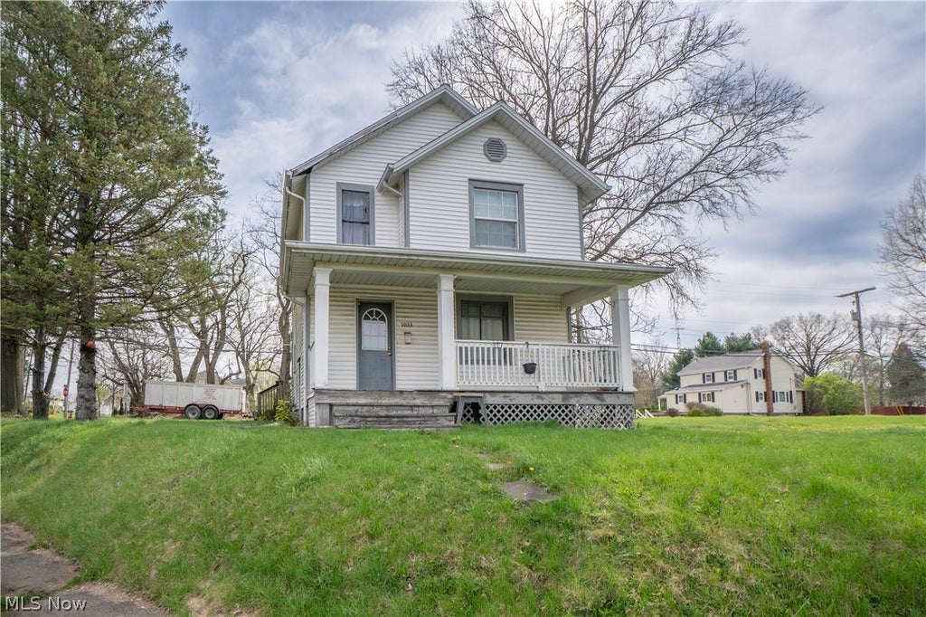 Photo of 1033 Walnut Avenue, Alliance, OH 44601 (MLS # 5221931)