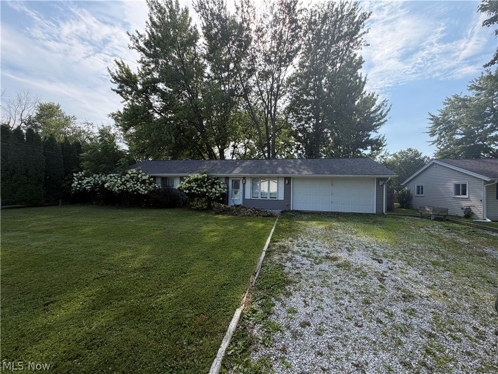 Photo of 5976 Reynolds Road, Mentor on the Lake, OH 44060 (MLS # 5220922)
