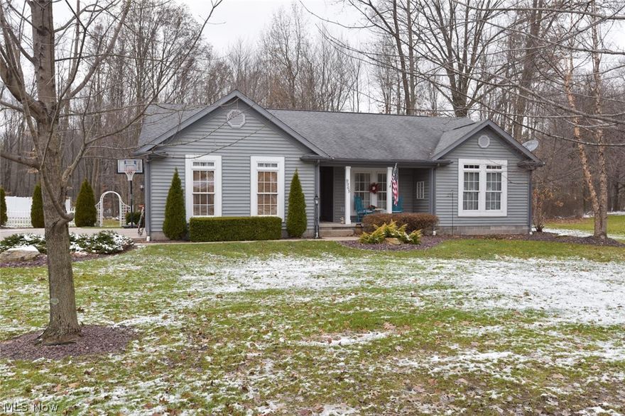 Open floor plan - great condition, newer furnace, H2O, newly painted interior, ceiling fans, oversize garage, vinyl blinds in BR's.