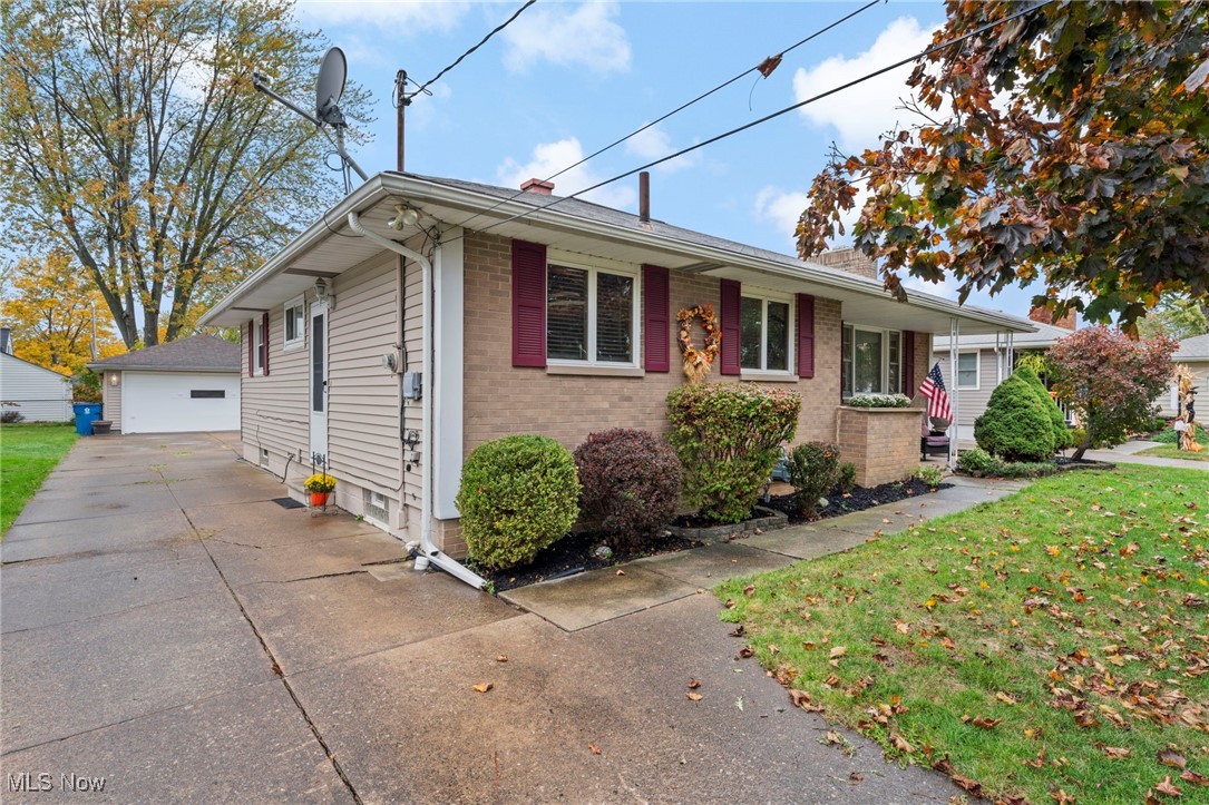 3042 Estelle Avenue, Lorain, Ohio image 3